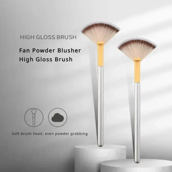 Facial Fan Brush